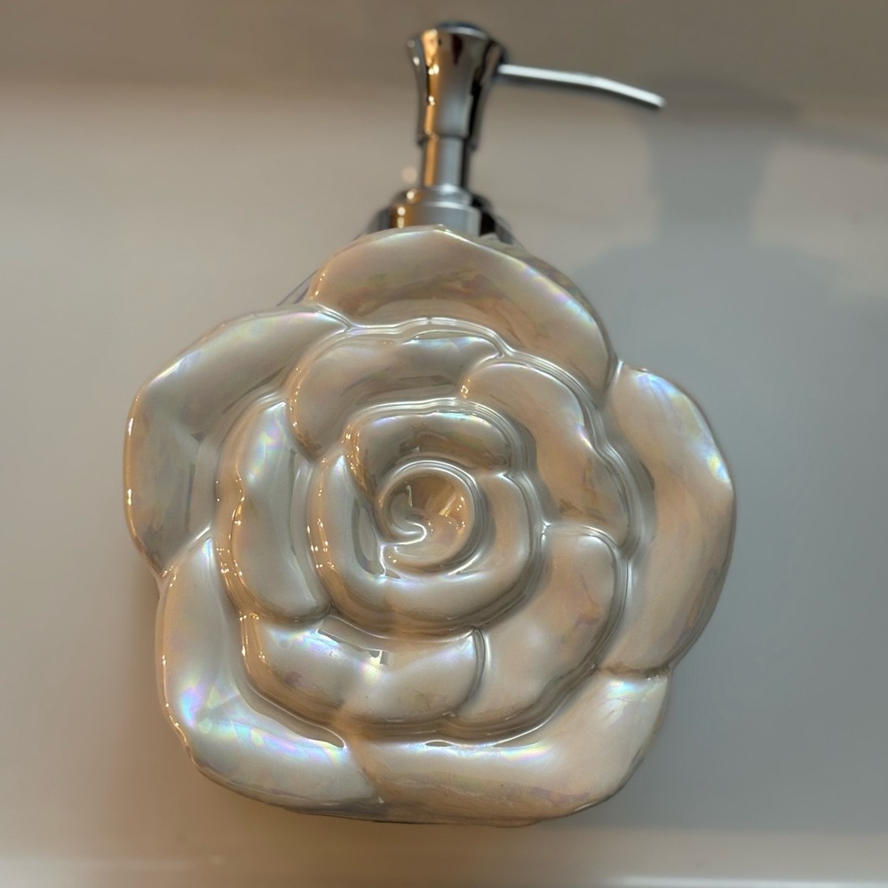 1 ENVOGUE Pearl Ceramic Rose Soap Dispenser — HomeGoods - Picture 2 of 7